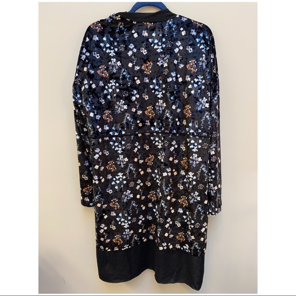 Urban Outfitters Floral Velvet Cardigan - Picture 2 of 4